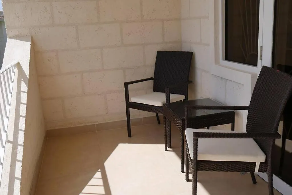 Golden Acre Beach Villa-2 Mins Walk - Alleynes Bay Saint James Villa