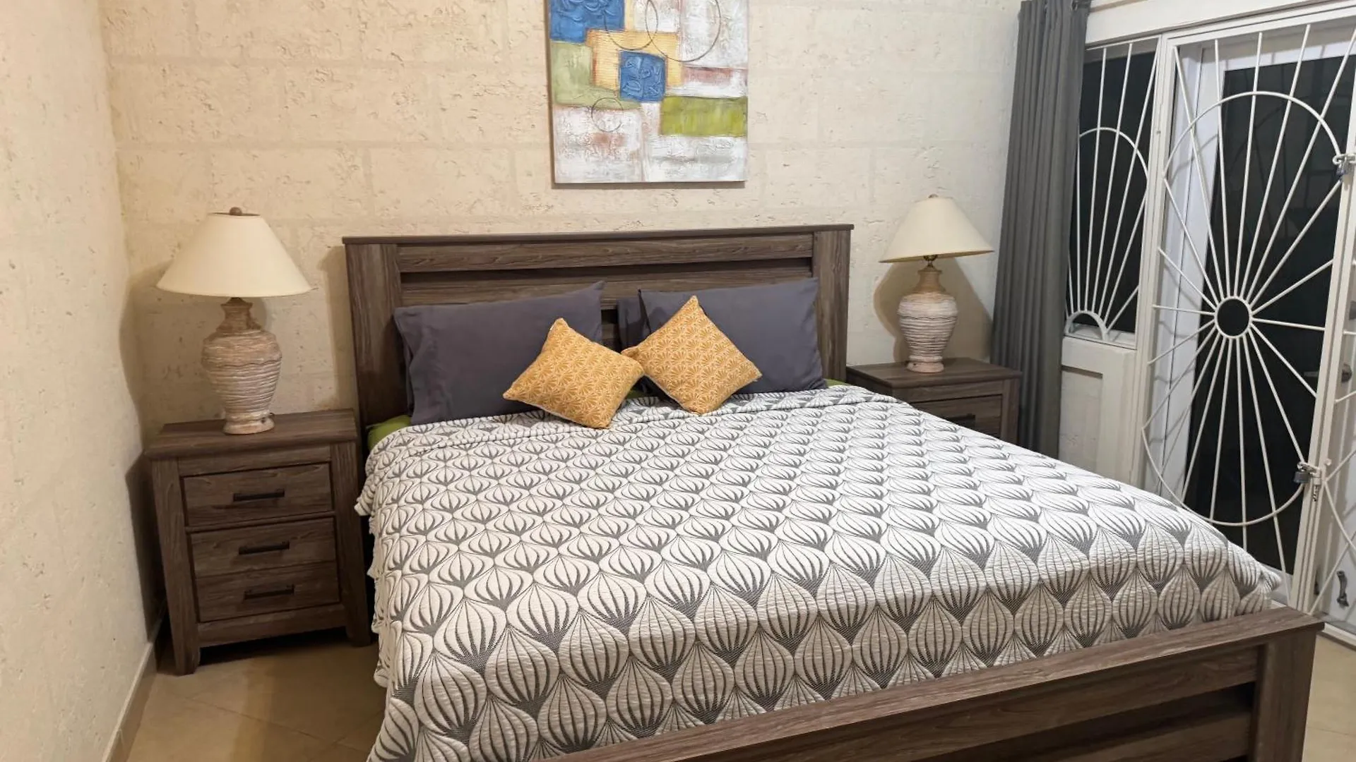 Golden Acre Beach Villa-2 Mins Walk - Alleynes Bay Saint James Villa