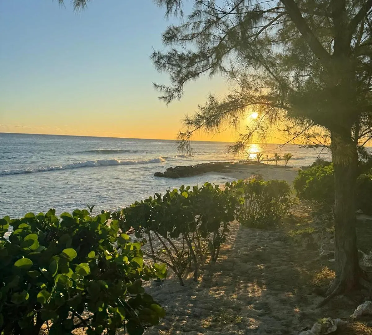 Golden Acre Beach Villa-2 Mins Walk - Alleynes Bay Saint James 0*,