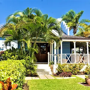 Villa Sandy Lodge, 4 Porters Court, Saint James